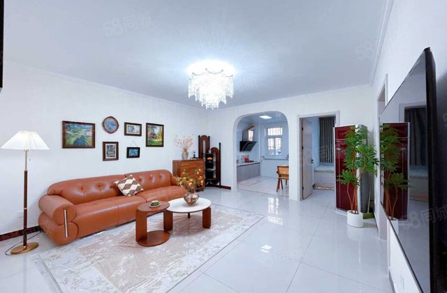 一楼带院香格里小镇 商品住宅 房龄新 小三房 精装可拎包入住