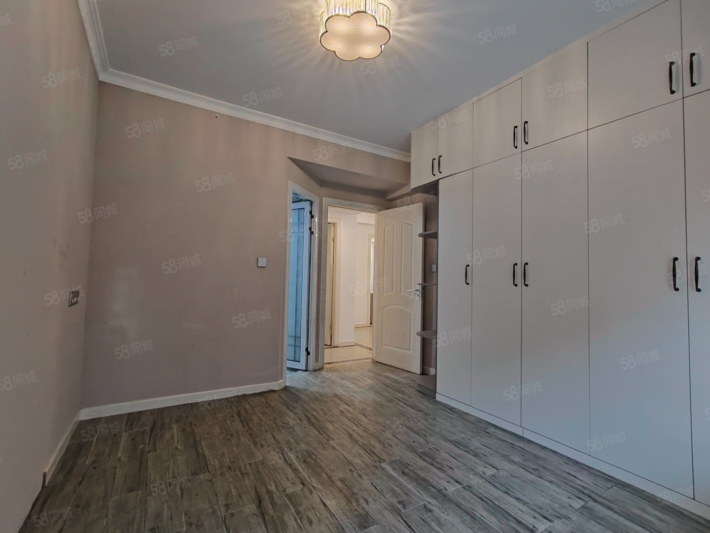 南城都汇汇彩园3室2厅2卫93.5㎡北296万