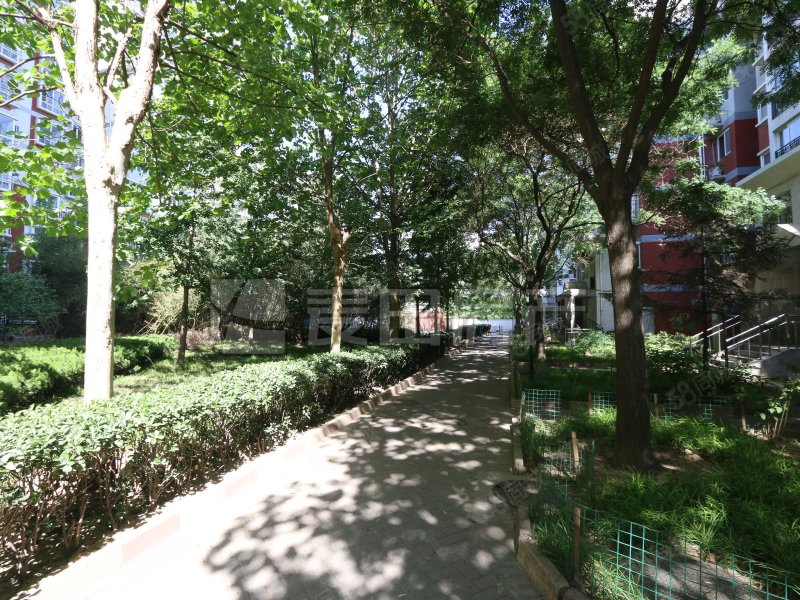 怡美家園4室2廳2衛(wèi)131.37㎡南北768萬