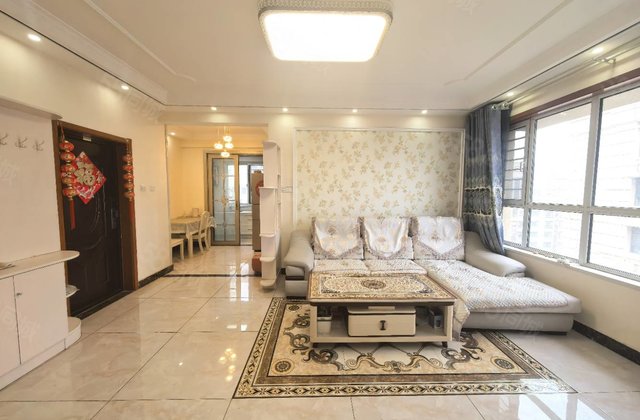 大润发，中央丽都，精装三室边户，小高，送车储，六中，人民公园