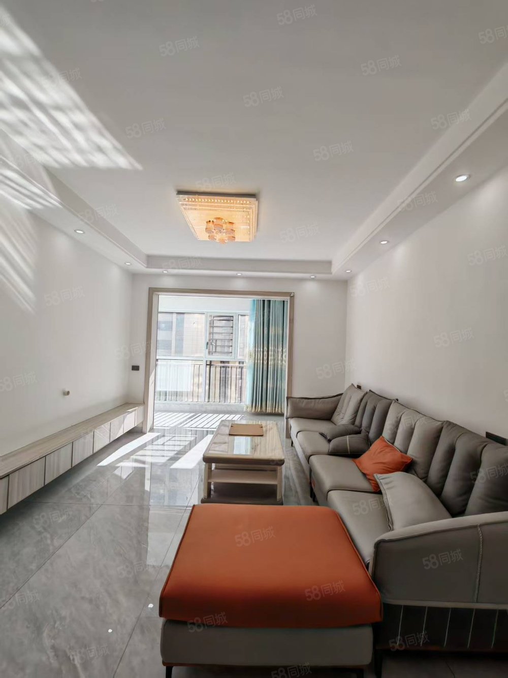 吾悦广场悦湖公馆3室2厅2卫125㎡南北88万