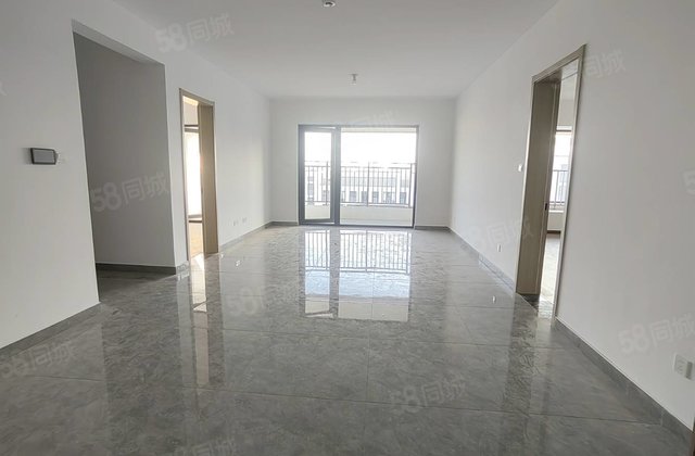 二中旁 次新房未住 小高层四叶草户型 视野开阔 随时可以看房