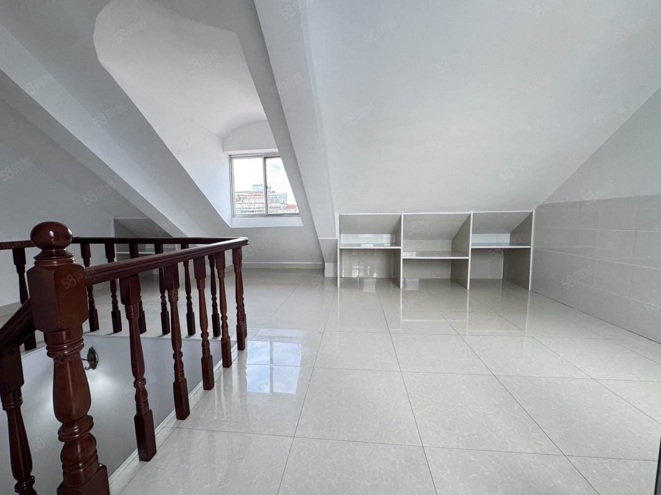 警苑6室2厅3卫160㎡南北79.8万