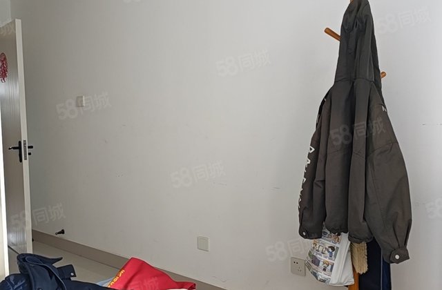 诚意出售 交通便利 高楼层视野无遮挡 近医院 诚心出售