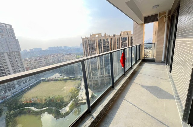 广地花园5室2厅162.07㎡370万二手房图片