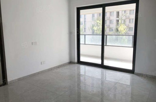 财干路 万达附近 理想城 三室边户 免大税有车位储藏室