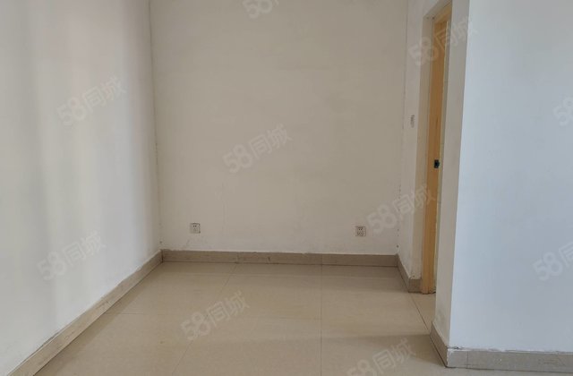 先锋社区，新房未住过，