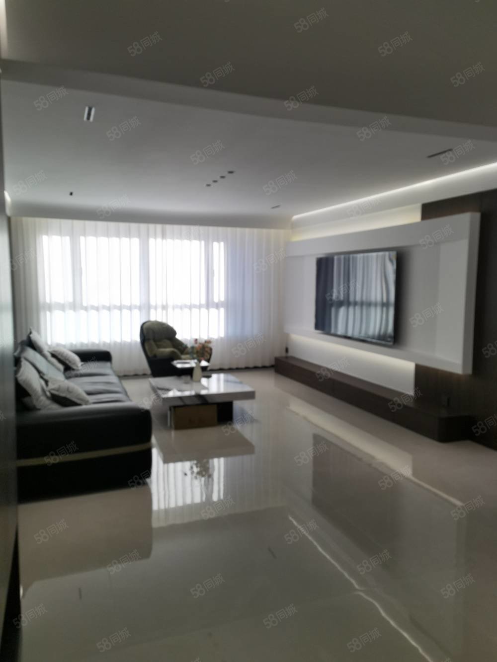 海龙新城3室2厅2卫170㎡南北118万