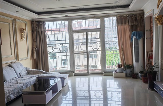 阳光实验颐馨园大平层40平车库