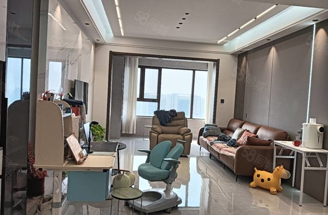 国岳府 三室两卫 观景房  带储藏室 双阳台 精装修拎包入住