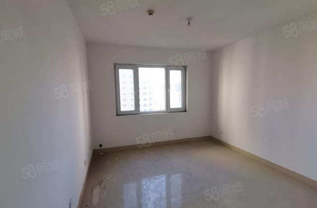 与  一路之隔，新房未住经典两室