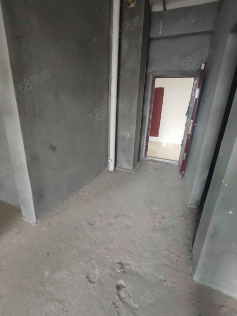 湾里区政府对面,合一中央城公寓,周边配套齐全.