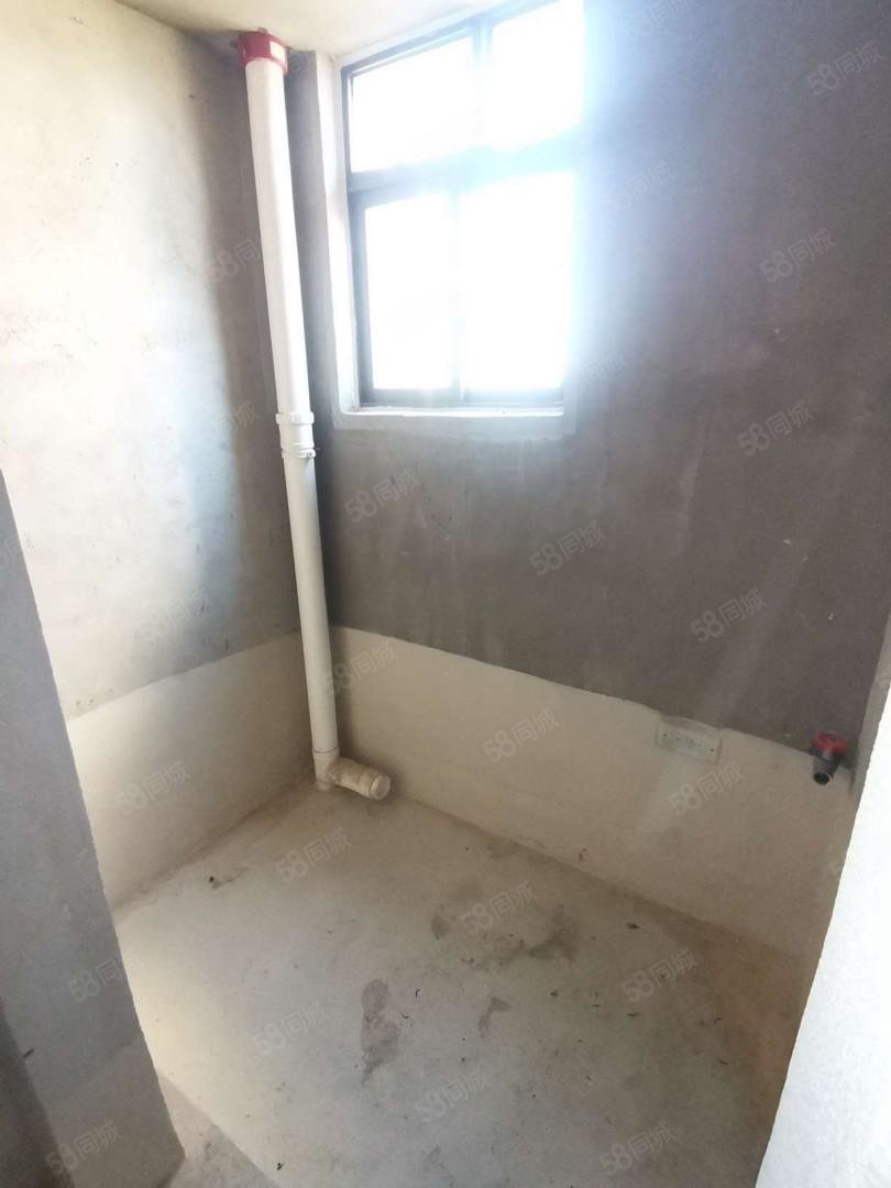 润鸿水尚4室2厅2卫119.39㎡东55.8万