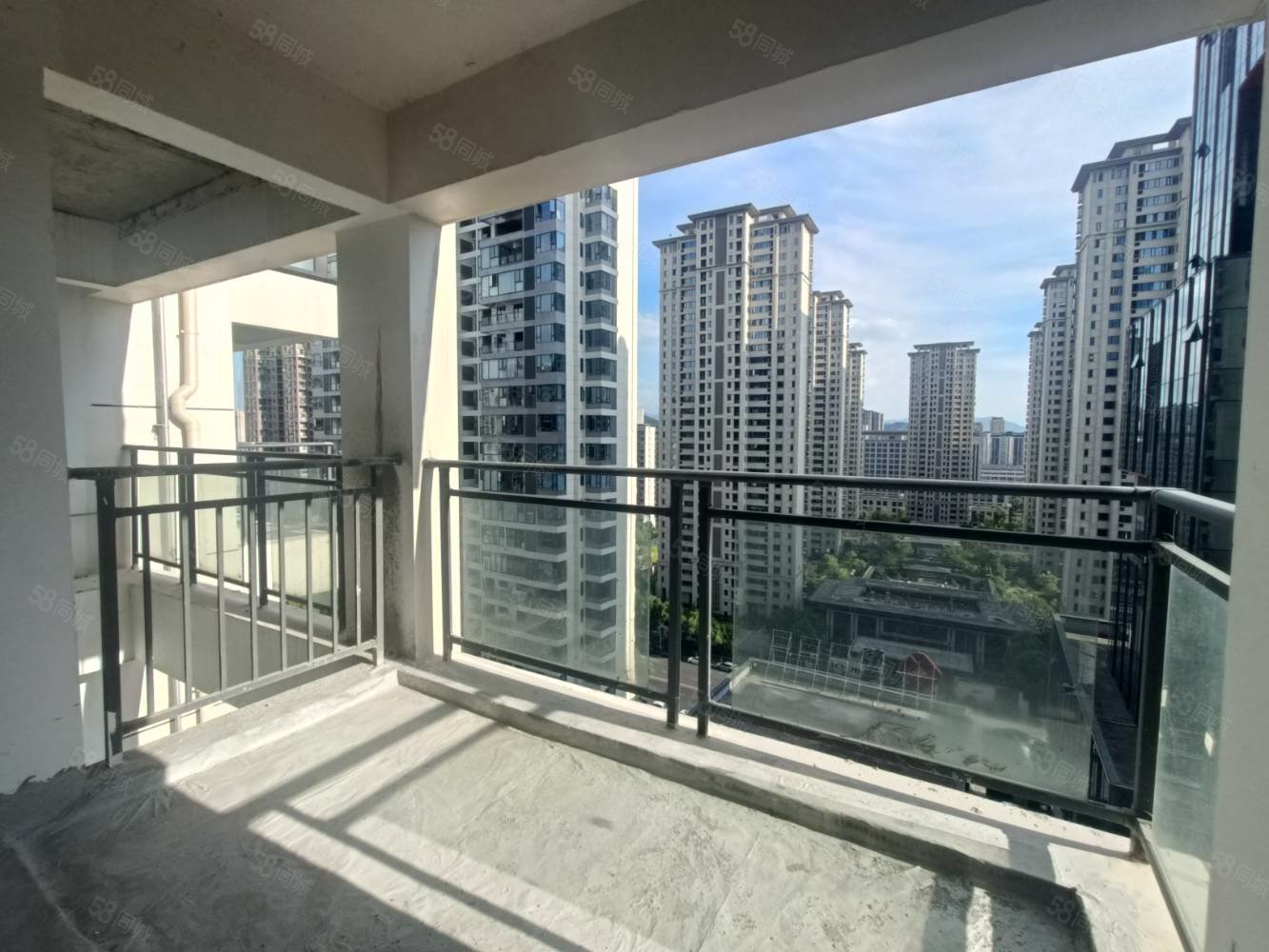 德和领秀广场4室2厅3卫180㎡南北160万