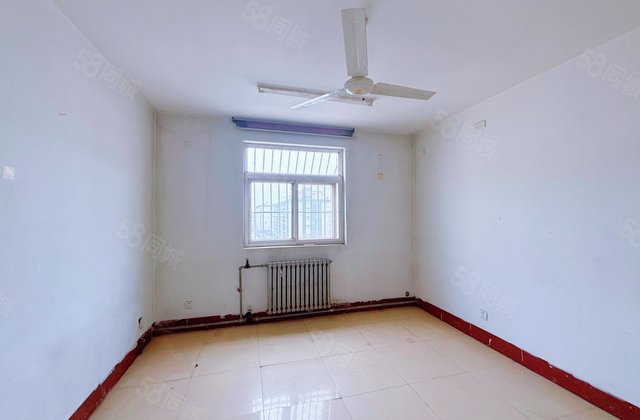 龙山花园小区 高楼层视野无遮挡 刚需小三居 医疗配套成熟