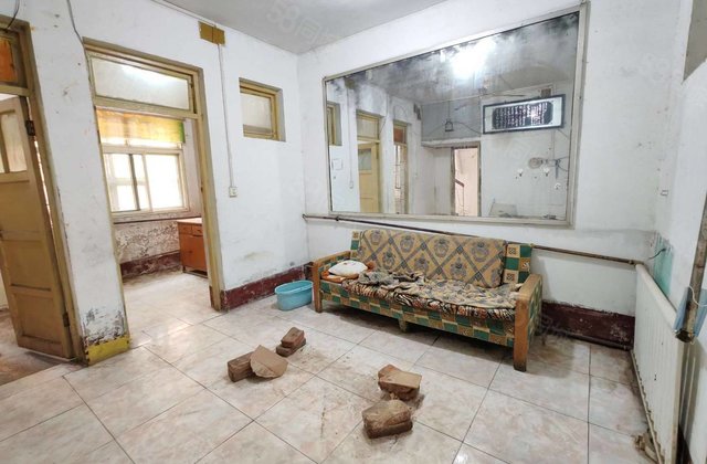 急售建设路亿丰生活广场，花园路单位家属院，一楼带院子随时看房