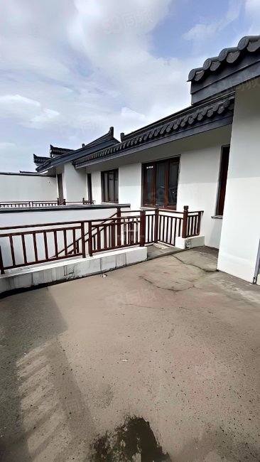 天伦随园联排别墅南临河纯毛坯位置好本人小区专家随时看房