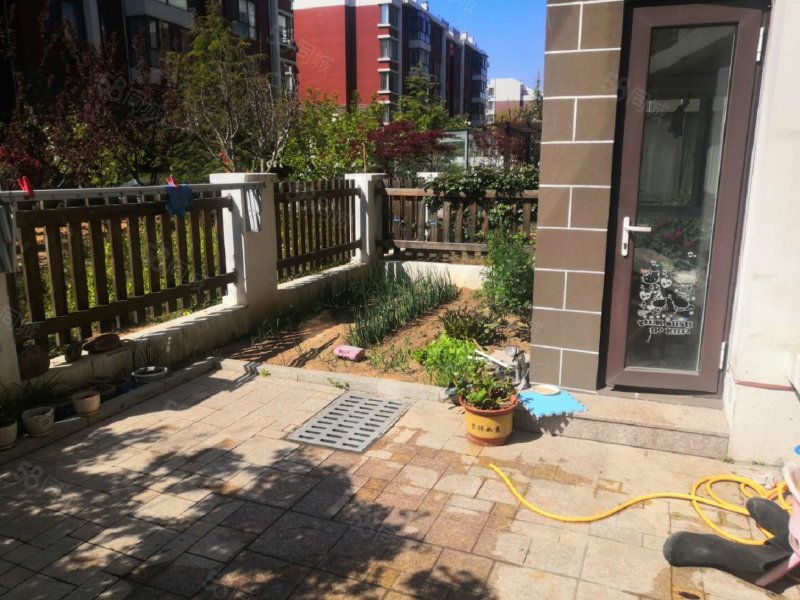 年底急售海泰庄园一楼带院带下跃 豪华装修 价格你说算