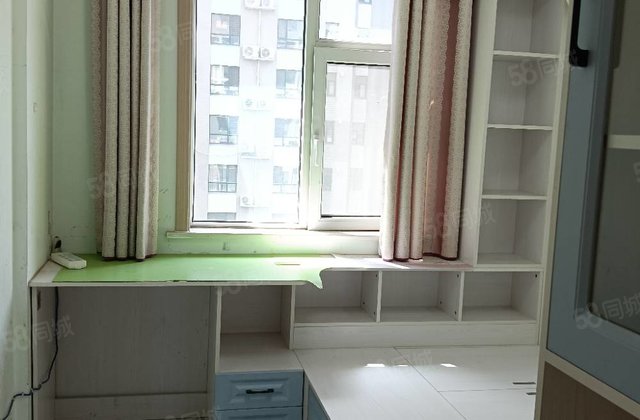 东昌路君逸府北邻，星光宝徕花园，带车库，三室朝阳