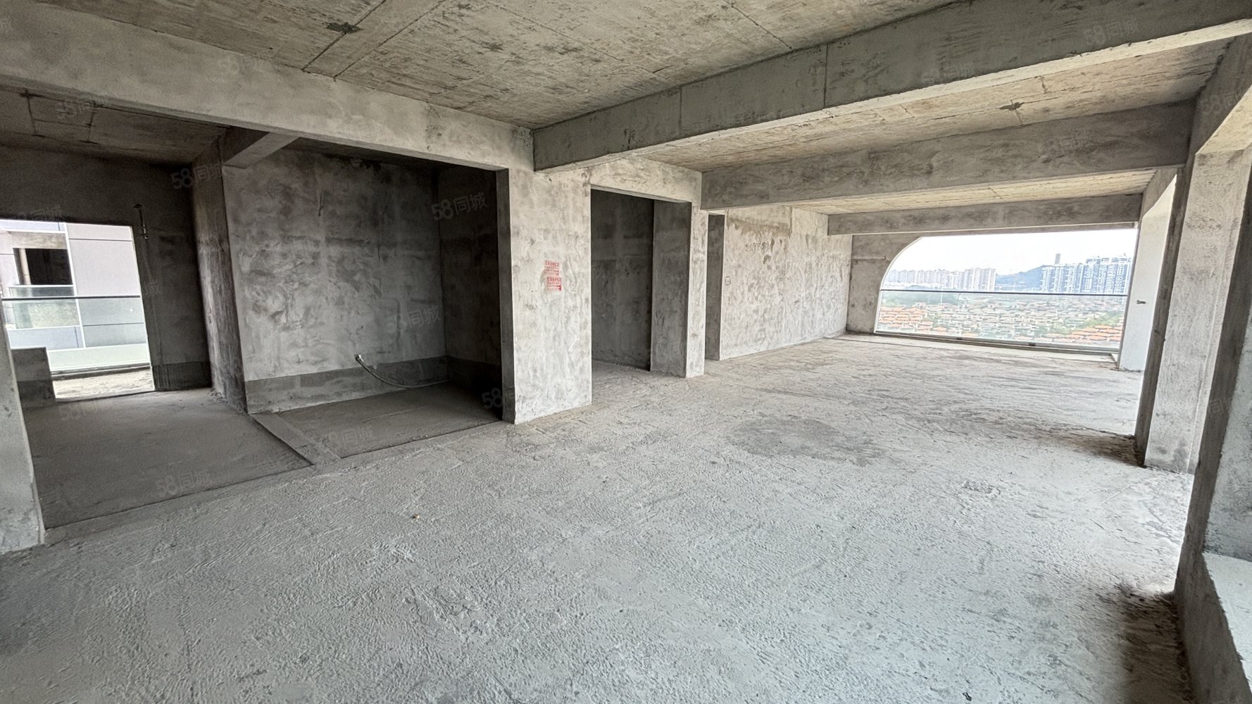 天秀湾5室2厅4卫254㎡南北268万