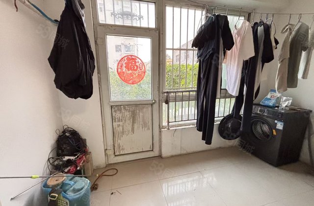 汽车总站  亿丰  水晶城旁两居 一楼 带院子 可随时看房.