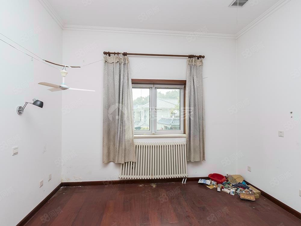 八大處山莊5室3廳3衛(wèi)257.7㎡南北1400萬