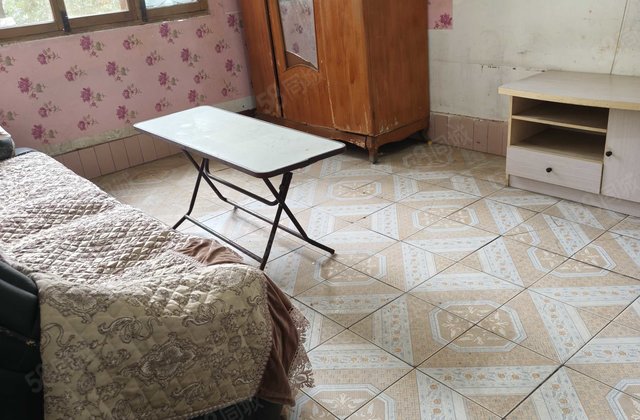 文峰山小区(北环路)3室1厅73㎡6.9万二手房图片