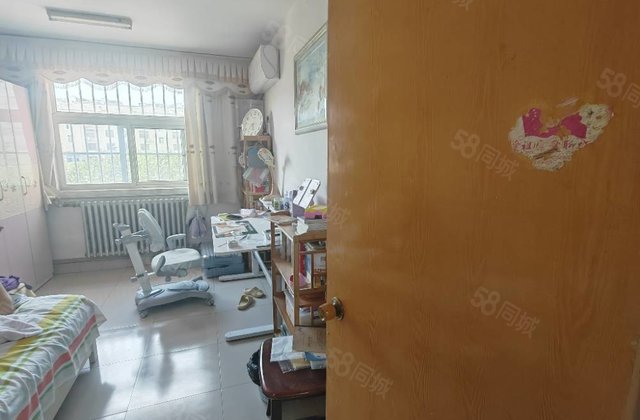 七中 旁 欧景丽都 中间楼层 三室两厅 停车方便