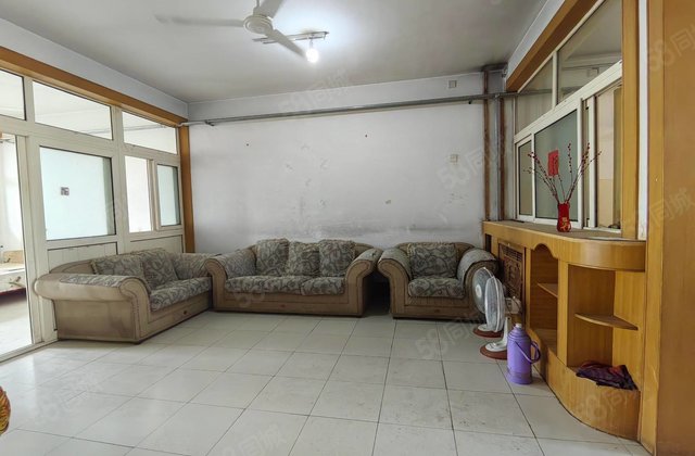 29.9万，三院对面，聊建四公司家属院，健康楼层，三室两厅