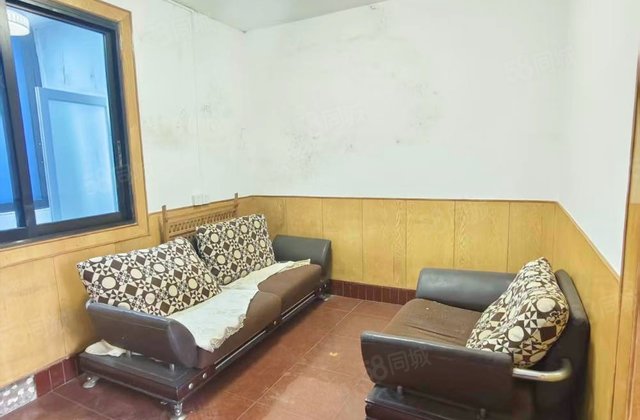 护国路130号小区3室1厅75.52㎡42万二手房图片