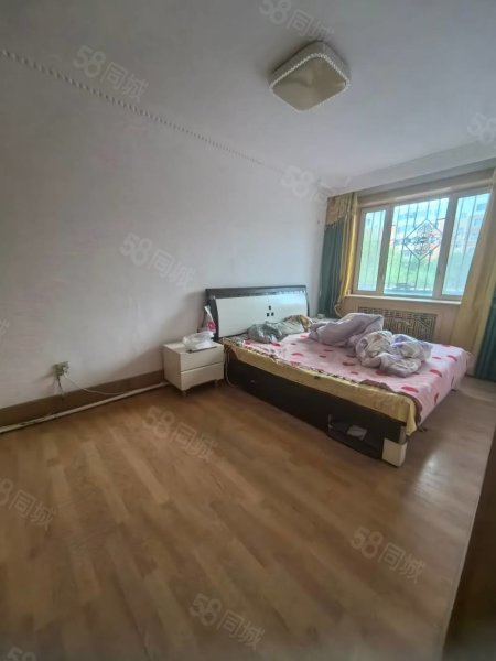 湖滨小区3室1厅1卫140㎡南北36万