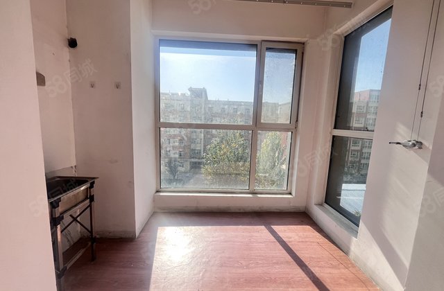 急售 东昌丽都 三室双卫 一梯两户 边户 送车储