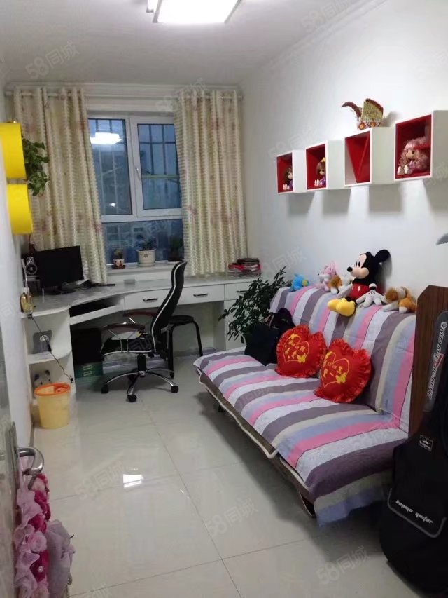 金威花园3室2厅1卫112㎡南北35万