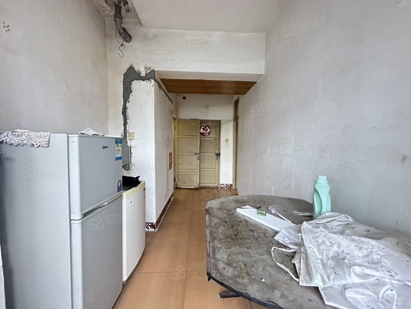 轮胎东村1室1厅1卫32㎡南8.5万