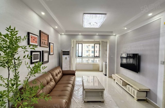 观景房，昌润莲城，客厅朝阳精装三室，送家具家电，免大税带储