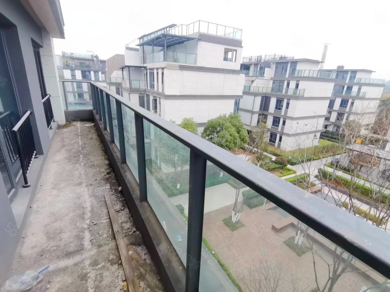 融创曲水风和云起(叠拼)4室2厅4卫162.44㎡南213万