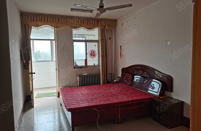 急售家属院送阁楼地下室全款优惠停车免费赠送500方天然气