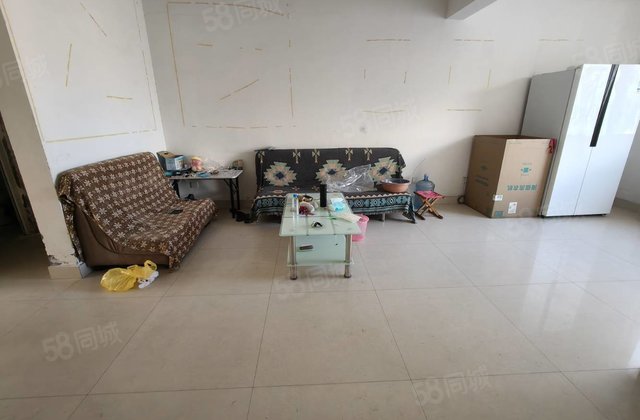 区妇幼保健院香江附近，水城雅居，站北花园，中间楼层50多