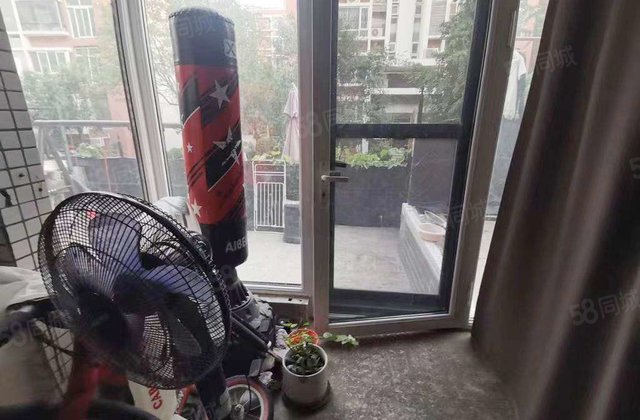 市区 一楼带院 人民医院附近 中通三期 湖边房 汇金街