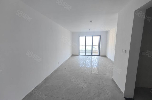 高端小区，捡   婚房首远，江山印。铁投。带储藏室车位