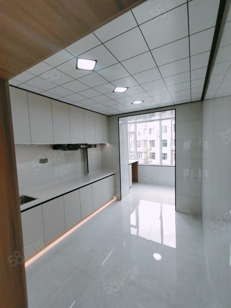 龙门大市场综合楼2室1厅1卫77㎡南北16万