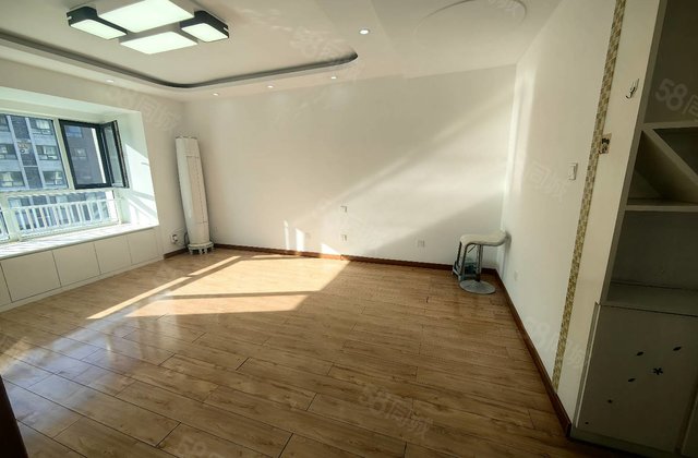 真实在售，阿卡四期精装修 ！带车位边户随时看房可按揭