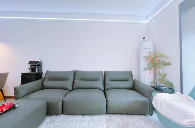 房东急售次新房 精装修三室 带车位 储藏室  看房方便