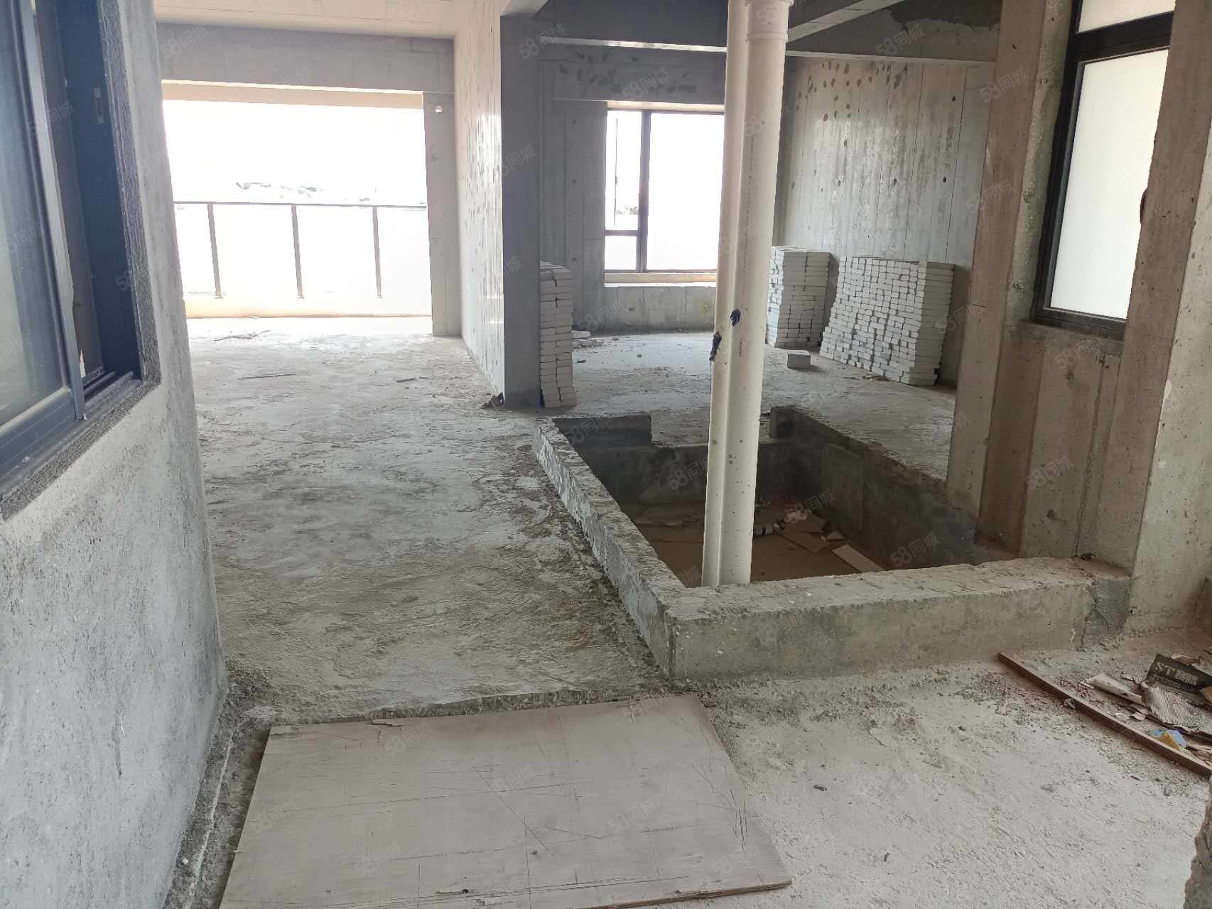 康德广场3室2厅2卫91.16㎡东84万