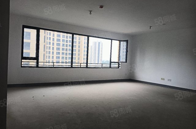 百合新城   位置 大客厅 176平 四室两卫 带储 免大税