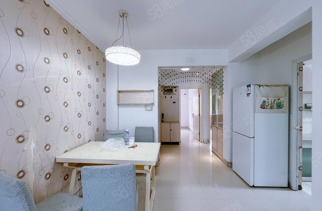 近医院 商品房 小区绿化高 小三居 正南朝向 带电梯