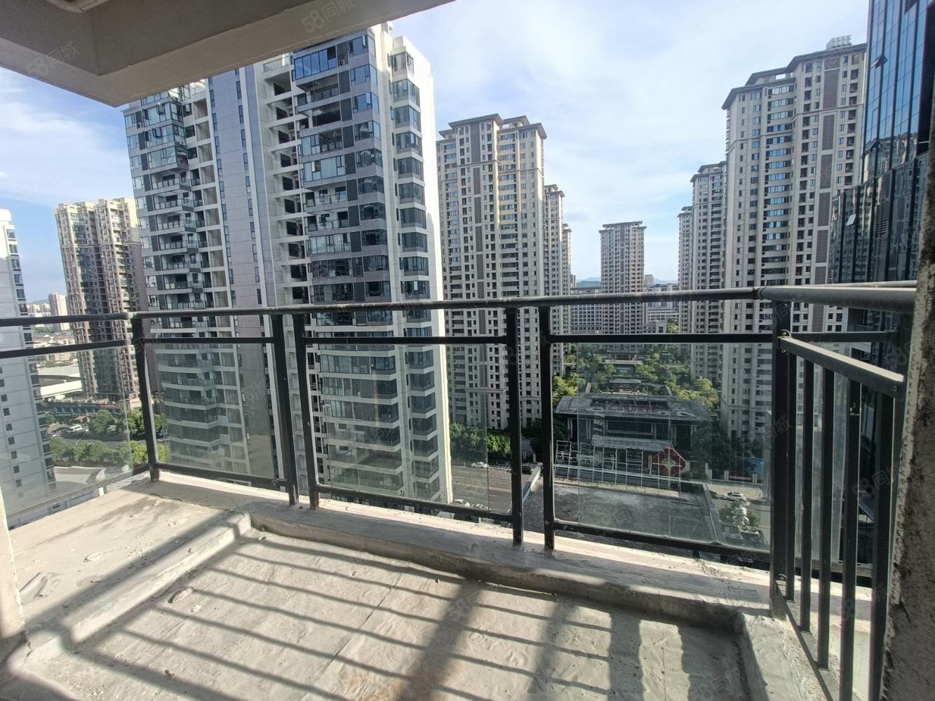 德和领秀广场4室2厅3卫180㎡南北160万