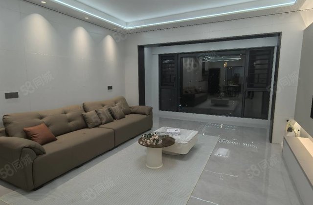 蓝天华景城4室2厅131㎡68.8万二手房图片