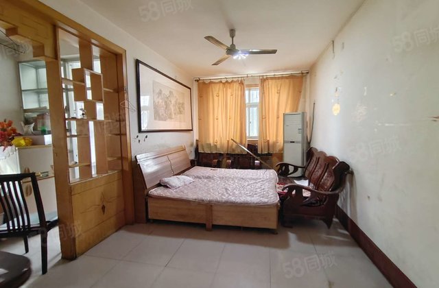 单价5千多，  市中心大三室边户！停车方便！紧邻东关国际