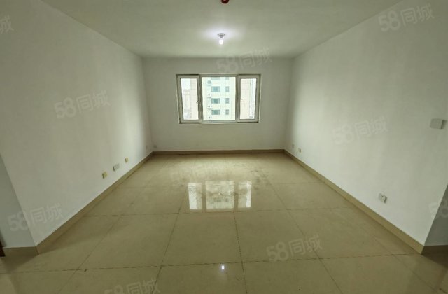 东边户，中间好楼层，带车位储藏室，免大税，急售，新一中旁边。